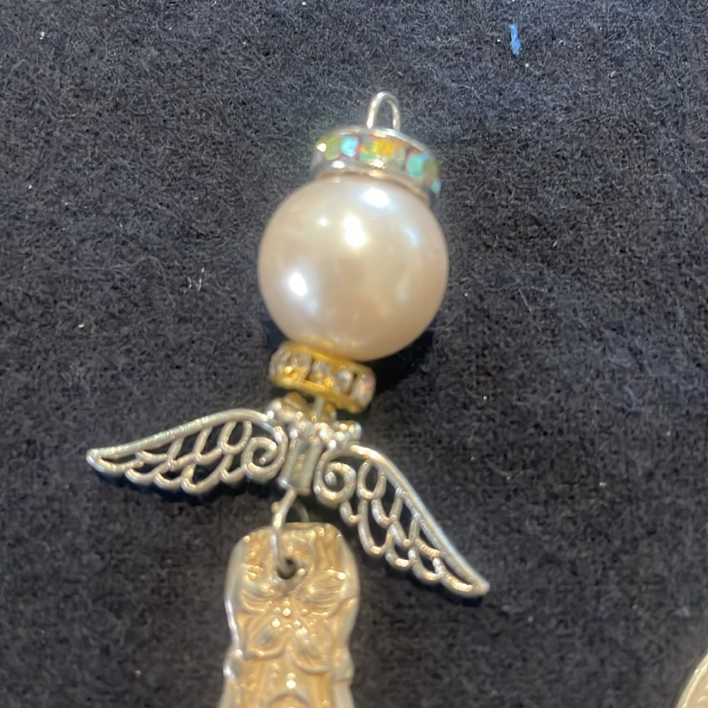 Handmade ornate silver angel pendant/ornament. - Picture 2 of 4